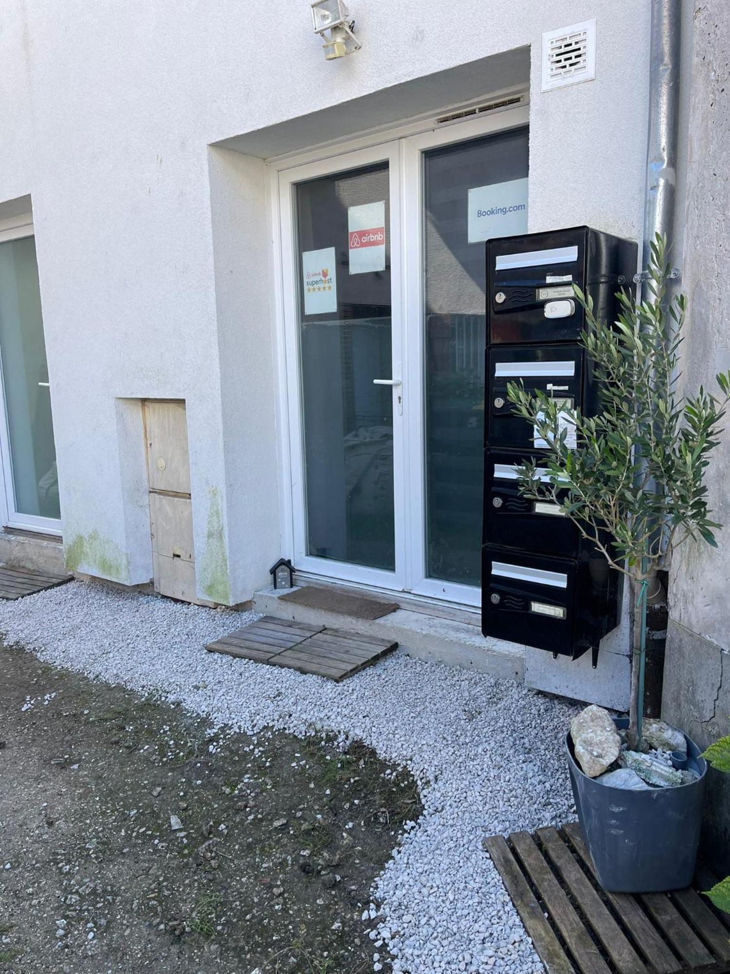 Appartement Villiers Sur Morin Proche De Disneyland Exteriör bild