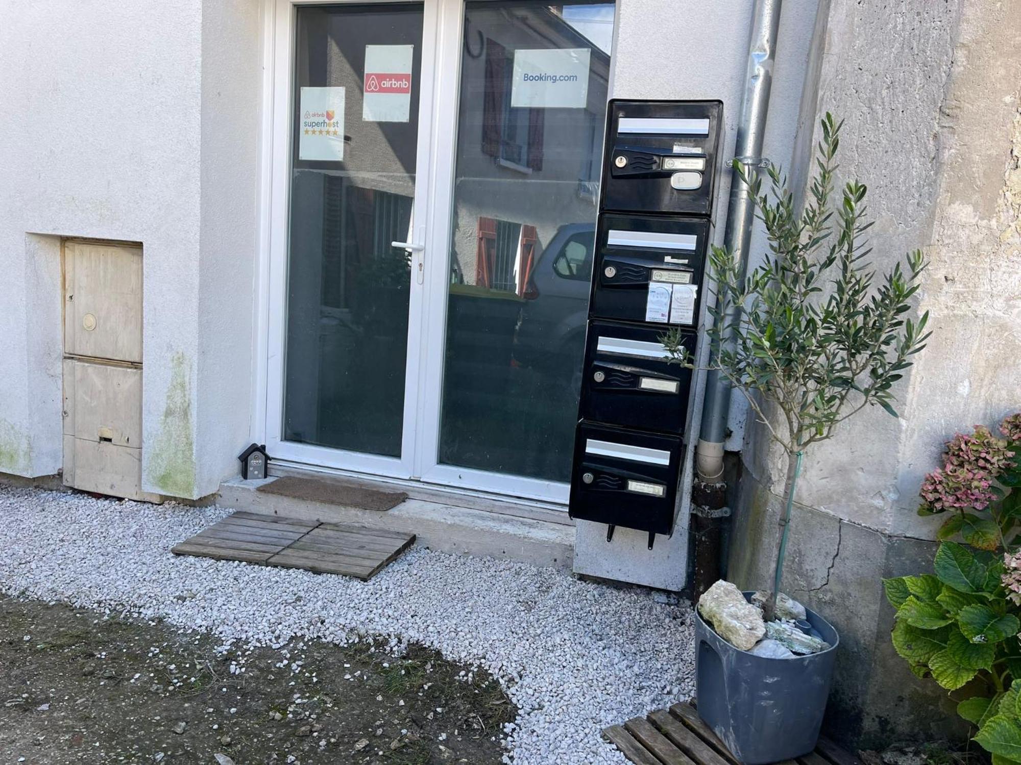 Appartement Villiers Sur Morin Proche De Disneyland Exteriör bild