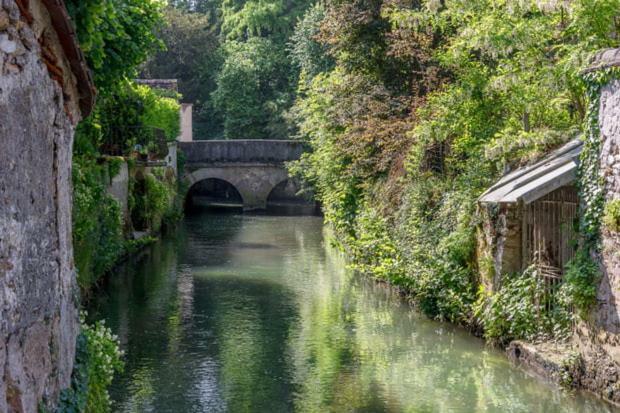 Appartement Villiers Sur Morin Proche De Disneyland Exteriör bild